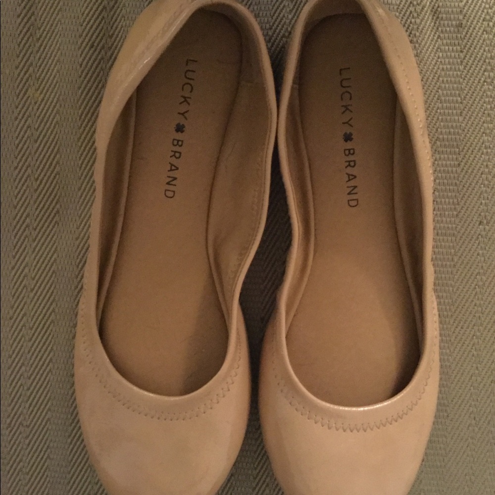 Flat shoes by lucky